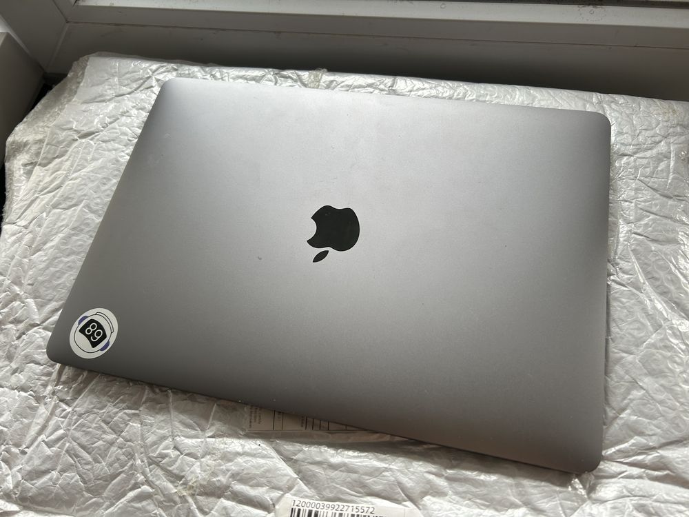 Macbook Pro 2017 8/128, под ремонт или запчасти