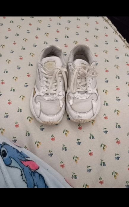 Tênis brancos Adidas