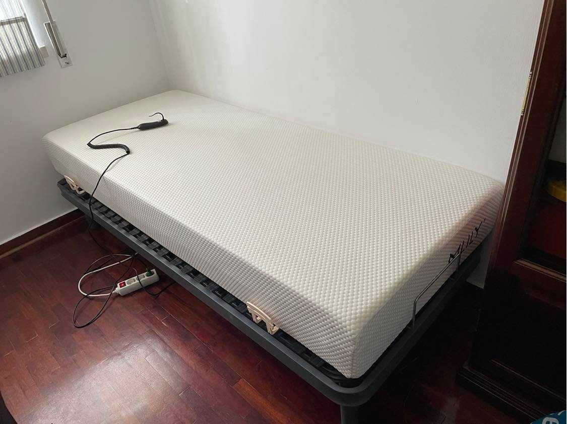 Cama articulada - elétrica c/colchão (como NOVA - usada apenas 1mês)