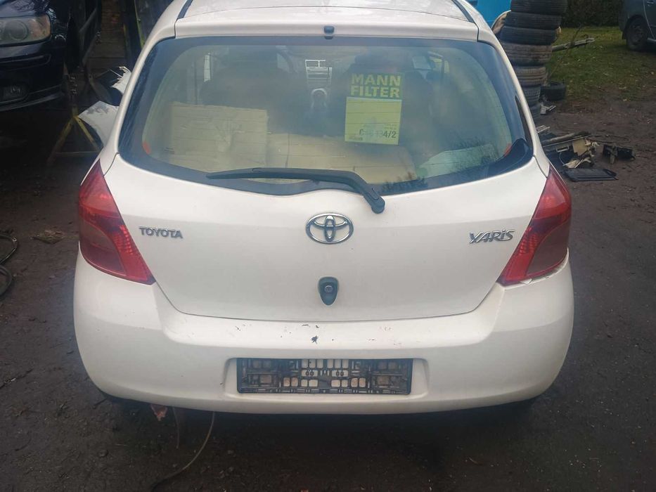 Lampa lampy tył Toyota Yaris 2 Lewa+Prawa KOMPLET  EURO