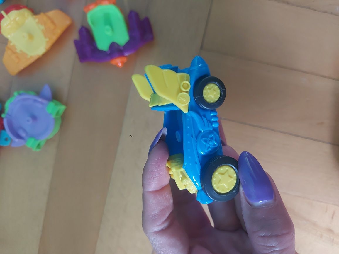 Super Zings 8 figurek 8 pojazdów 1 robot wyrzutnia