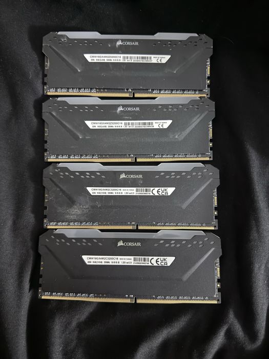 Vendo memorias corsair 32gbs ddr4 3200mhz (aceito trocas)