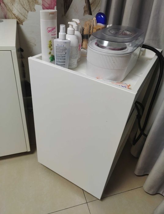 Szafka kosmetyczna / pomocnik