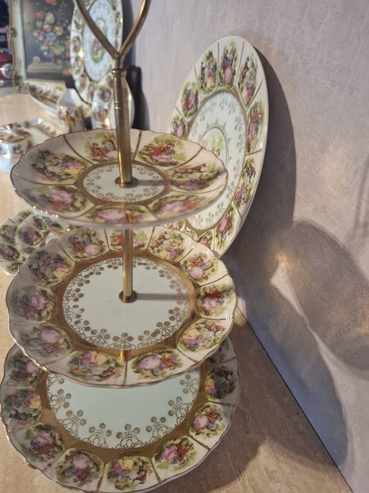 трехъярусная подставка для торта