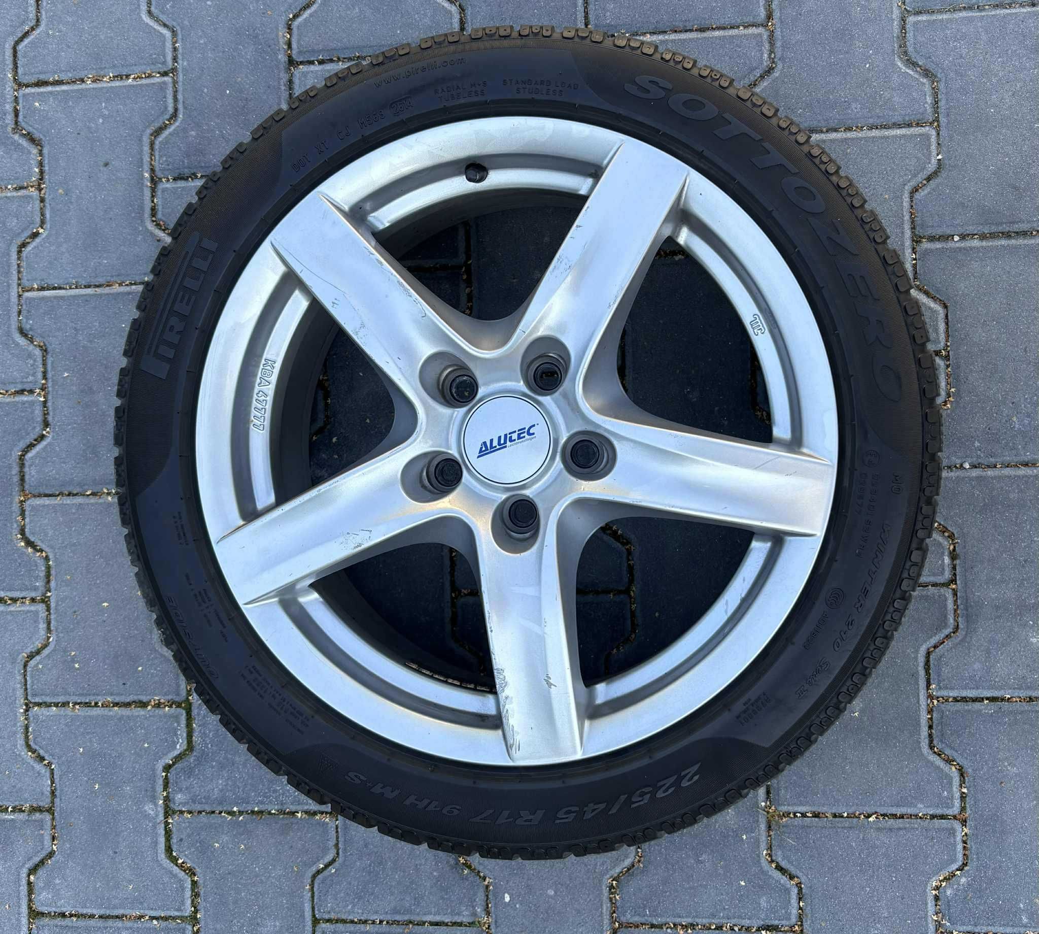 Felgi Aluminiowe  z oponami zimowymi 17 cali