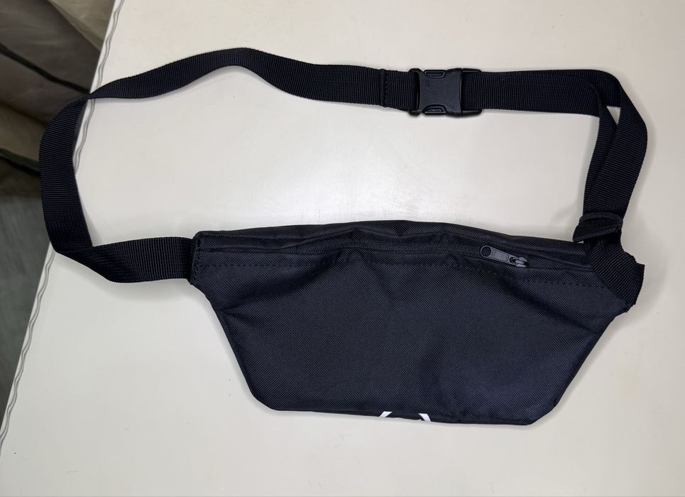 Сумка бананка чоловіча Levi's Small banana sling - wordmark  Оригінал