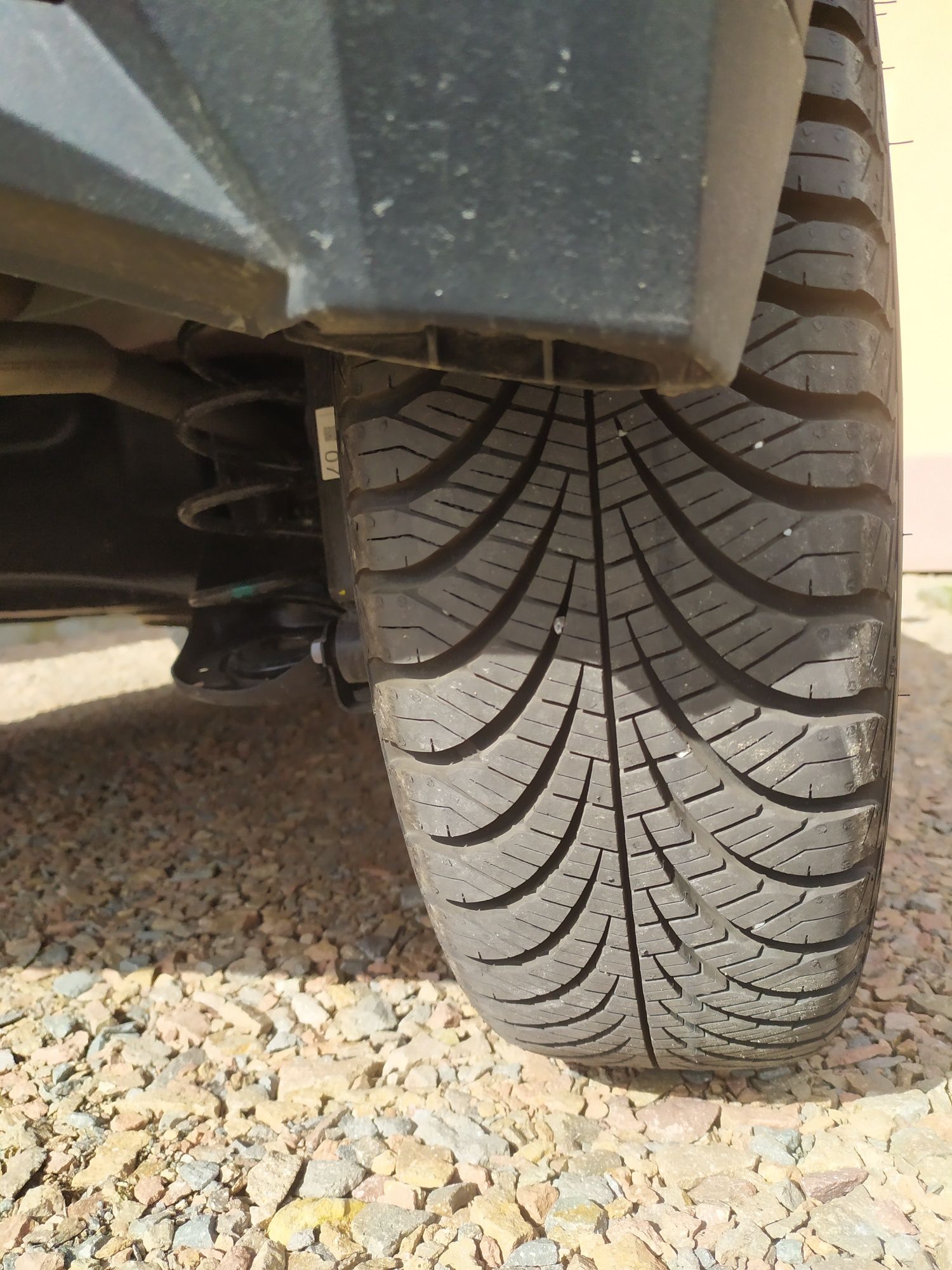 Opony wielosezonowe 175/65R17 Goodyear Premium JAK NOWE OKAZJA