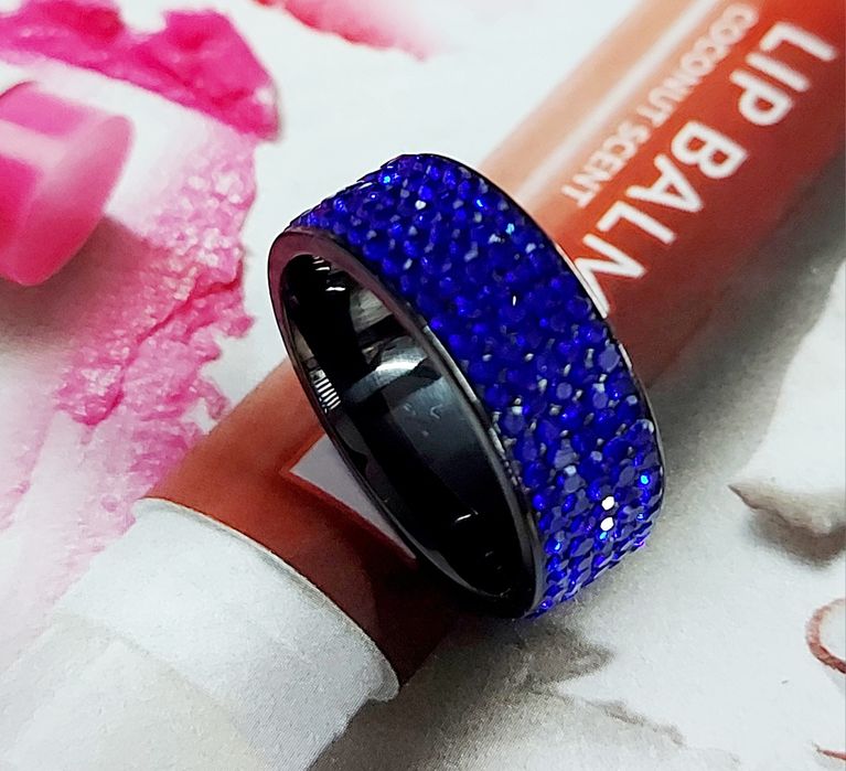 Obrączka z cyrkonii. R. 8