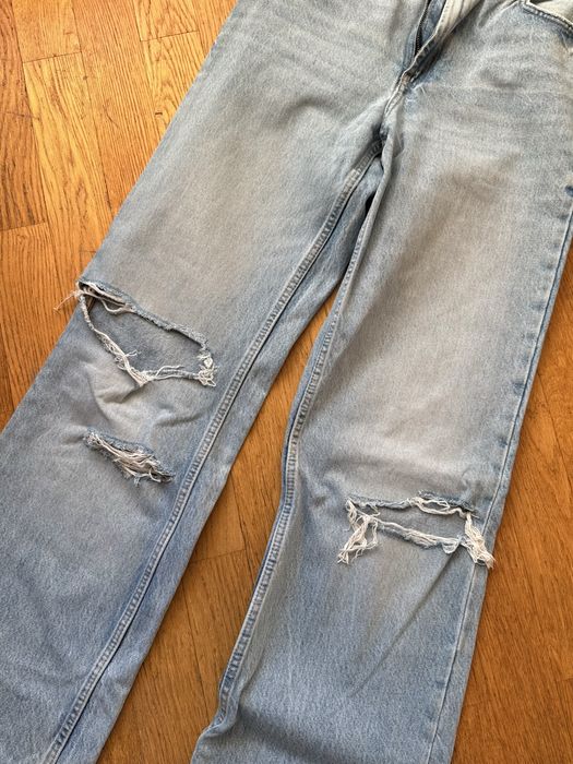 Сині джинси — універсальний вибір для будь-якого образу