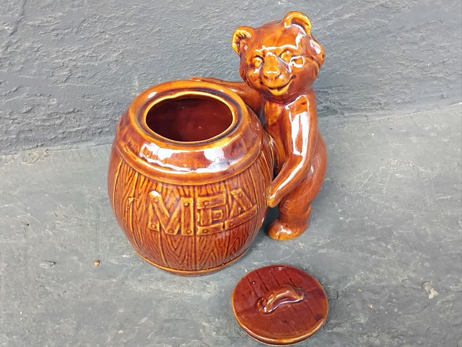Керамічеський мішка з бочонком для меда