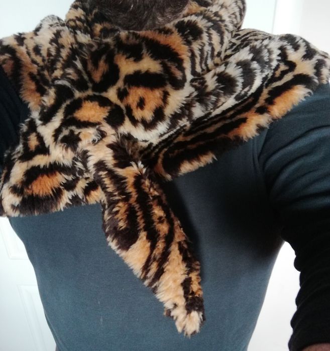 Komplet beret i kołnierz narzutka w panterkę zestaw panterka