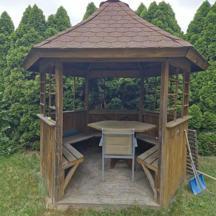 Drewniana altana ogrodowa