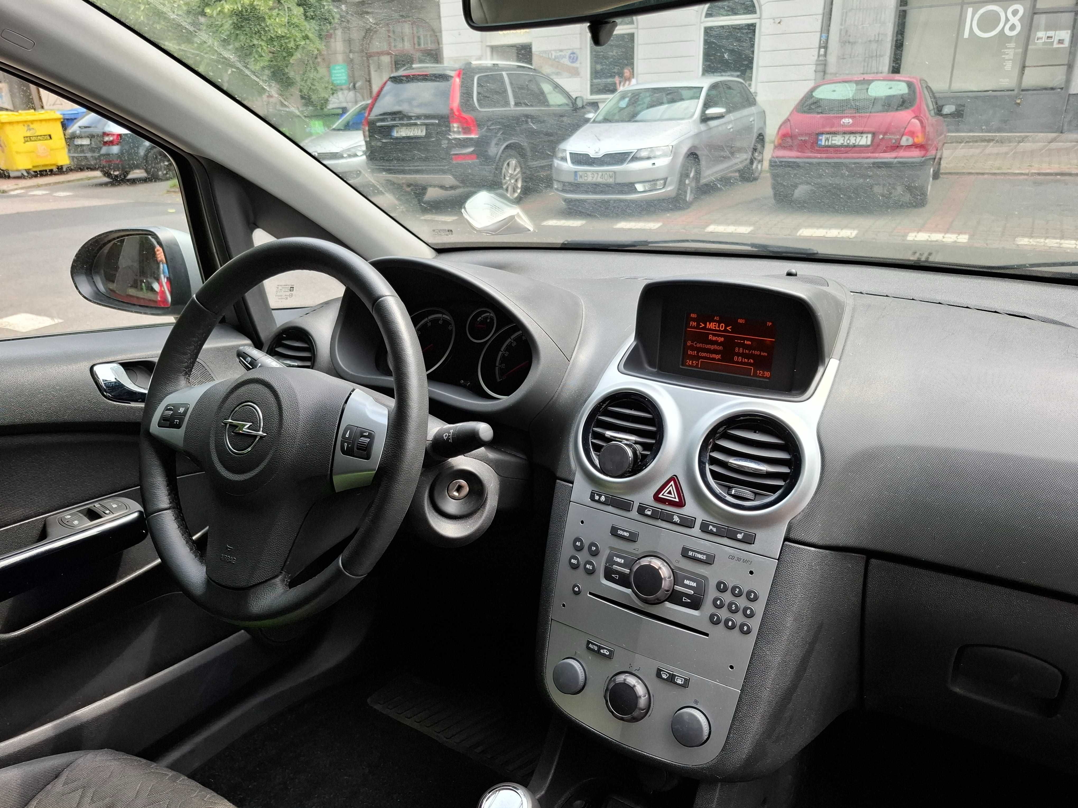 samochód osobowy Opel Corsa 1,4