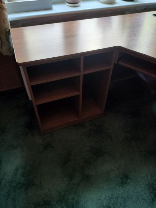 Biurko narożne 135x135 do komputera.