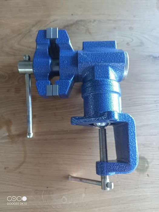 Тиски малые поворотные настольные