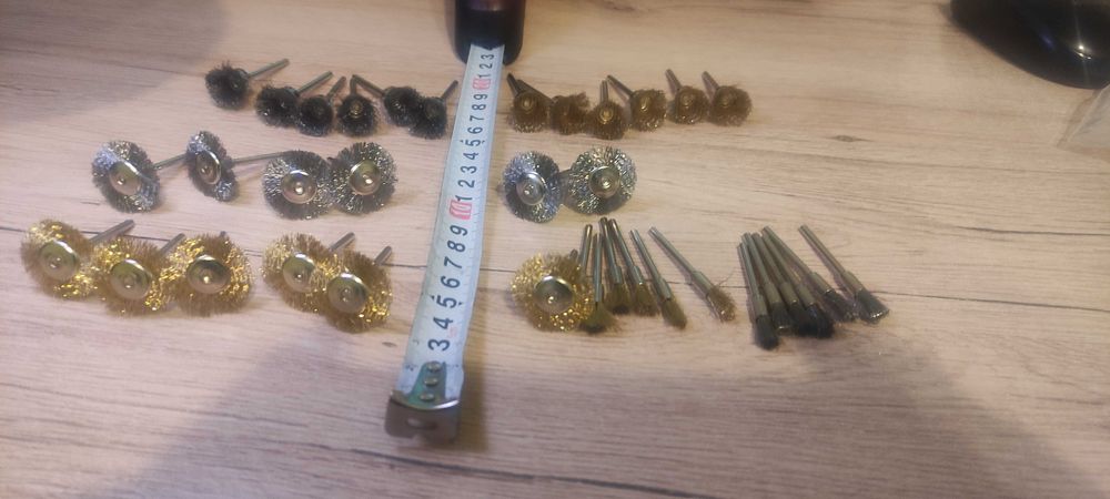 Sprzedam zestaw małych szczotek drucianych 36szt !!!