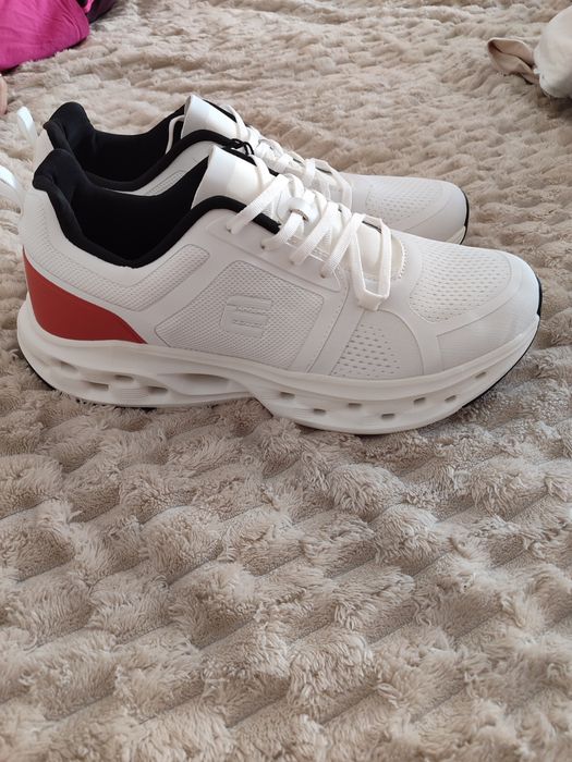 кросівки бігові.