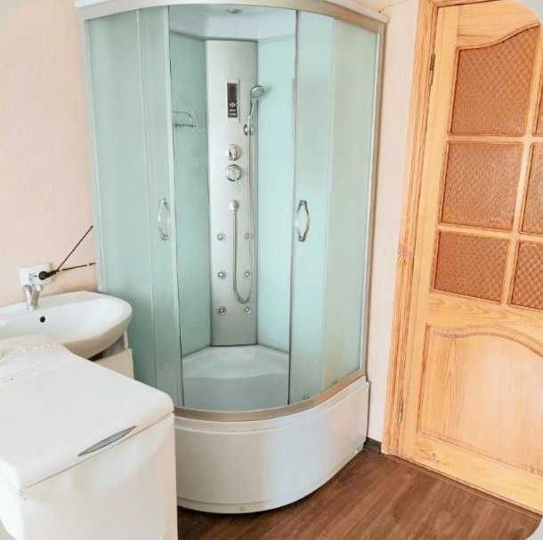 G2 Продам гарну, світлу гостинку П-Поле