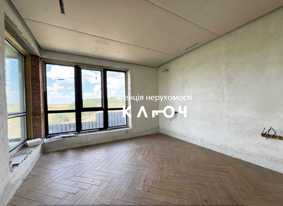 Продам сучасний будинок в мальовничому місці.