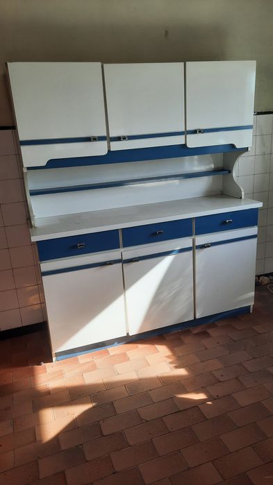 Louceiro branco e azul