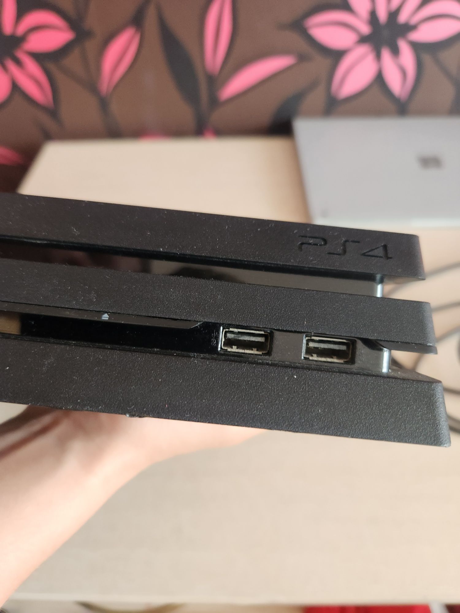 Продам приставку Sony  PSP 4