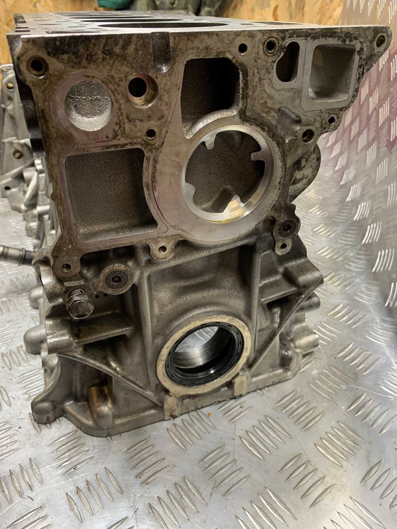 Блок BMW N57 D30A F25 F15 F10 Колінвал блок двигуна БМВ 3.0 дизель Ф15