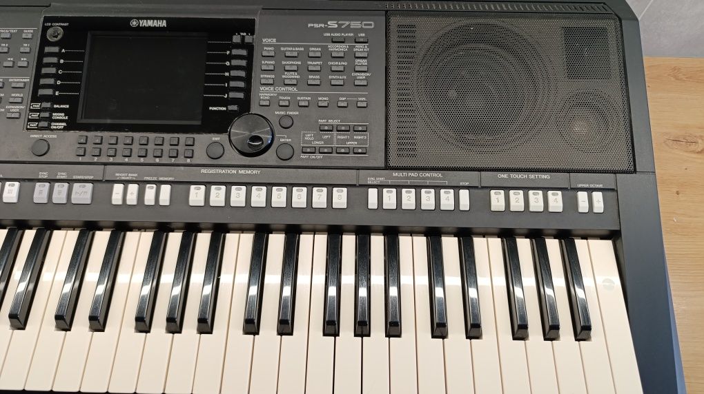 Keyboard Yamaha PSR S750