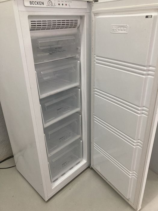 Arca fridorífica vertical becken