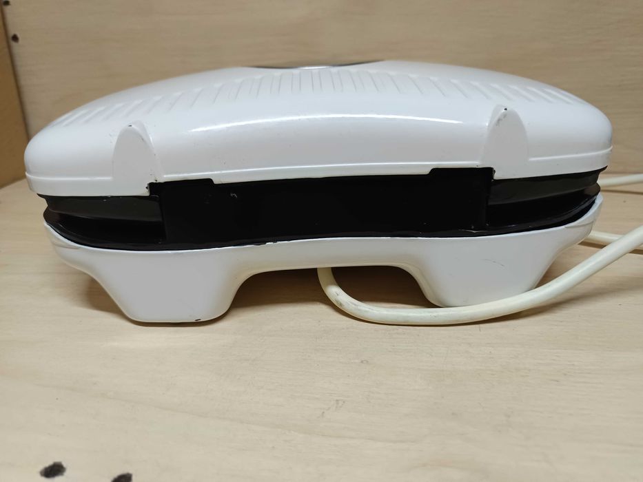 Бутербродниця, тостерниця.