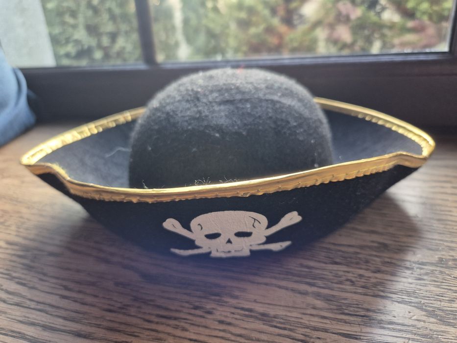 Kapelusz piracki-chelm strazacki-kask budowlany