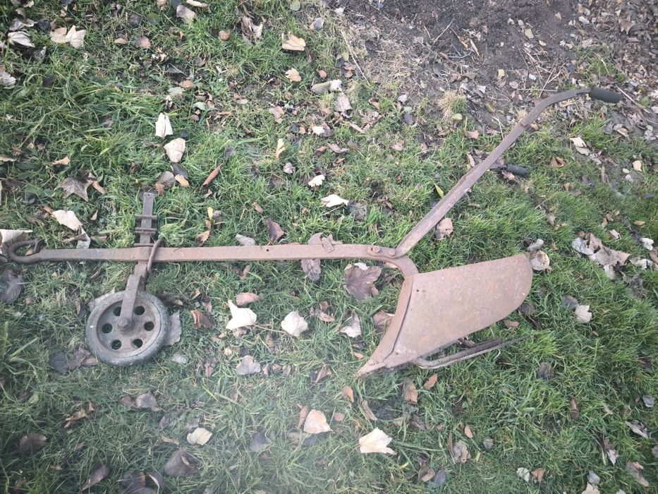 Obsypnik  konny do rządków ziemniaków wraz z opylaczem konnym