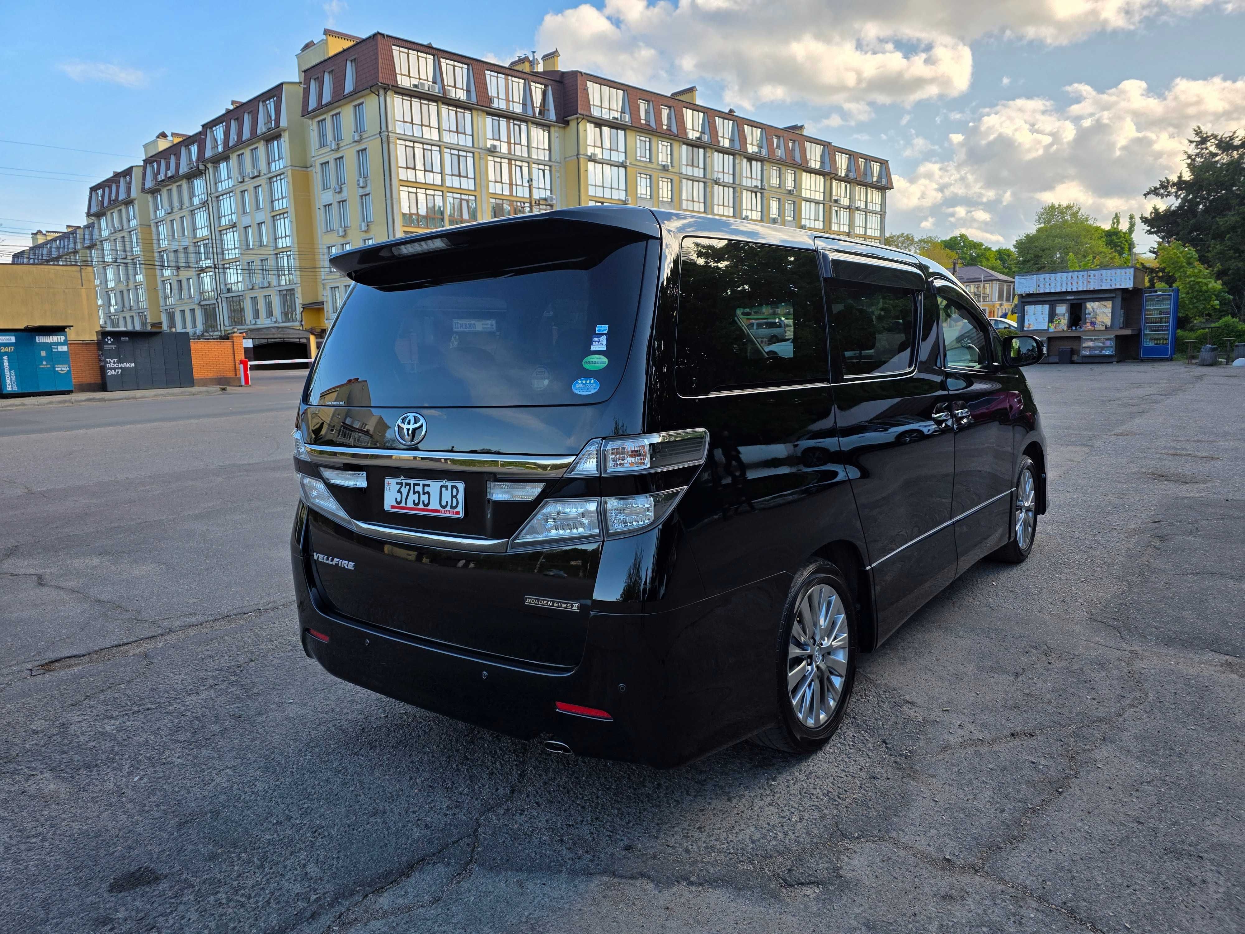 Toyota vellfire Golden Eyes II 2013 2.4 CVT