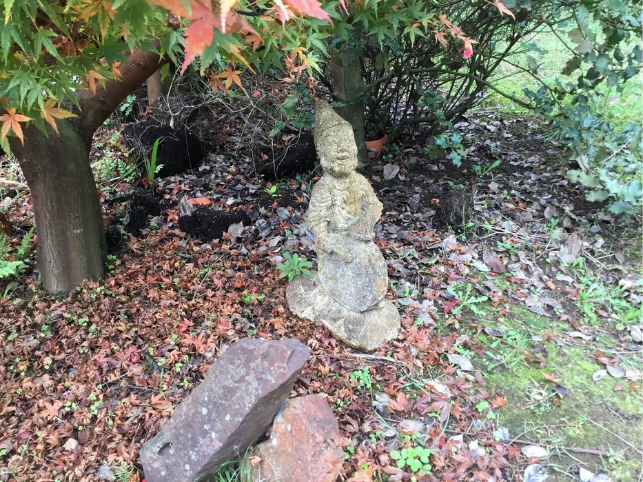 Anão de jardim em pedra
