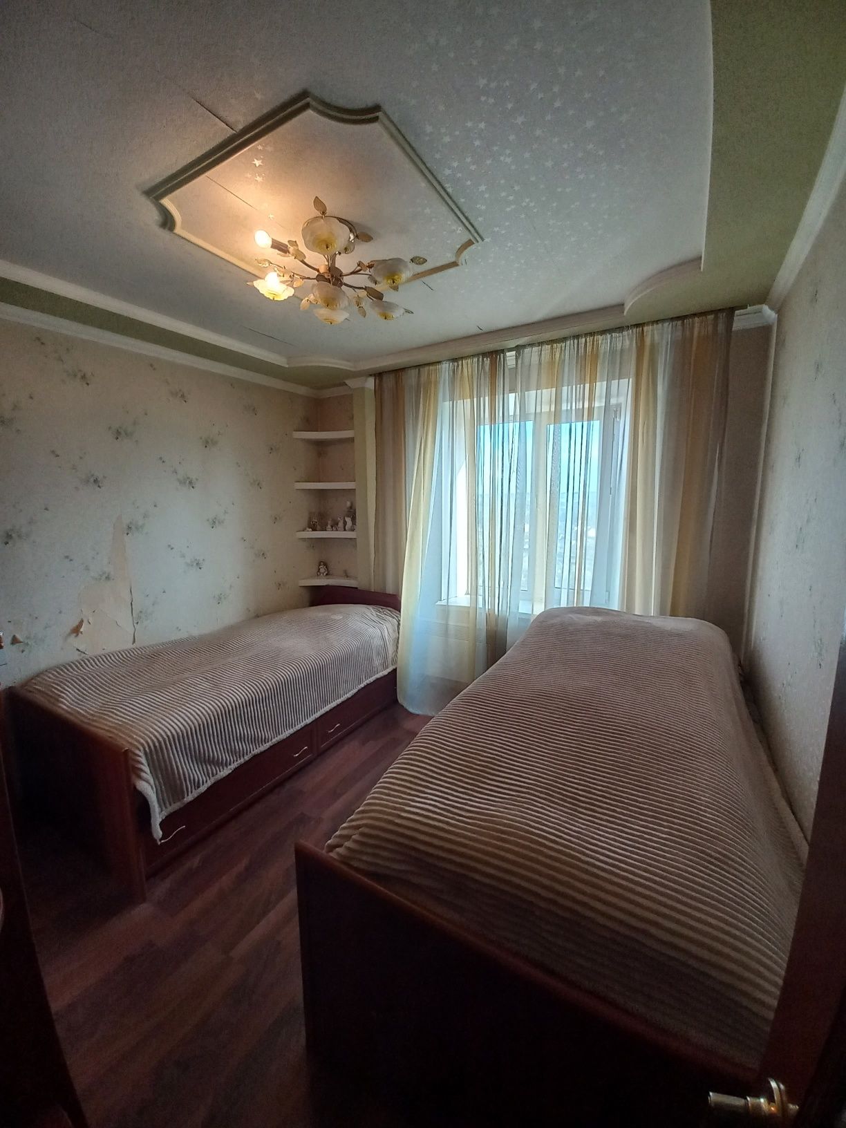 Продаж 4-х кімнатної квартири на Леваневського