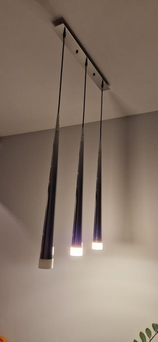 Zestaw dwóch lamp sufitowych zwisających, salon, sypialnia