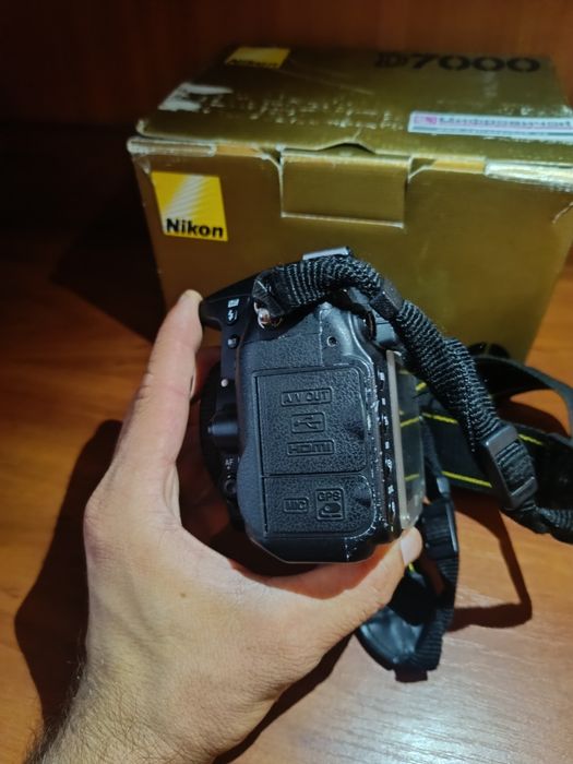 Nikon D7000, body