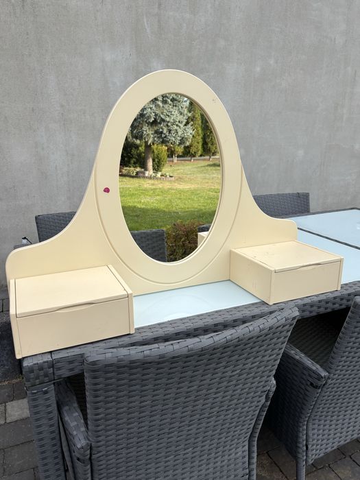 Toaletka młodzieźowa, nadbudówka