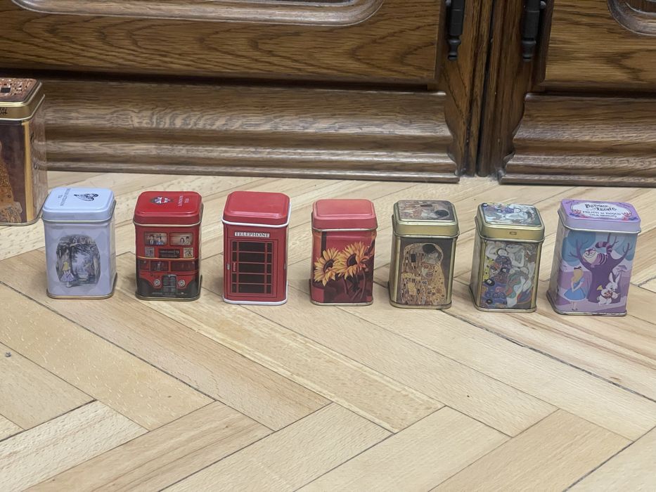 Баночки доя чая або кави, різні по формі і конфігураціі