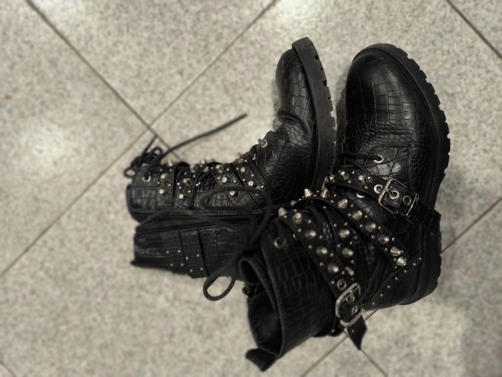 Botas de mulher.