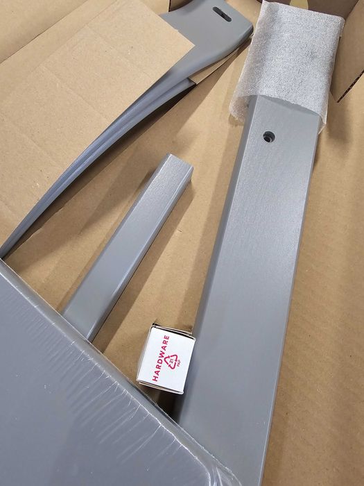 Stokke Tripp Trapp – nowy zestaw Storm Grey z akcesoriami