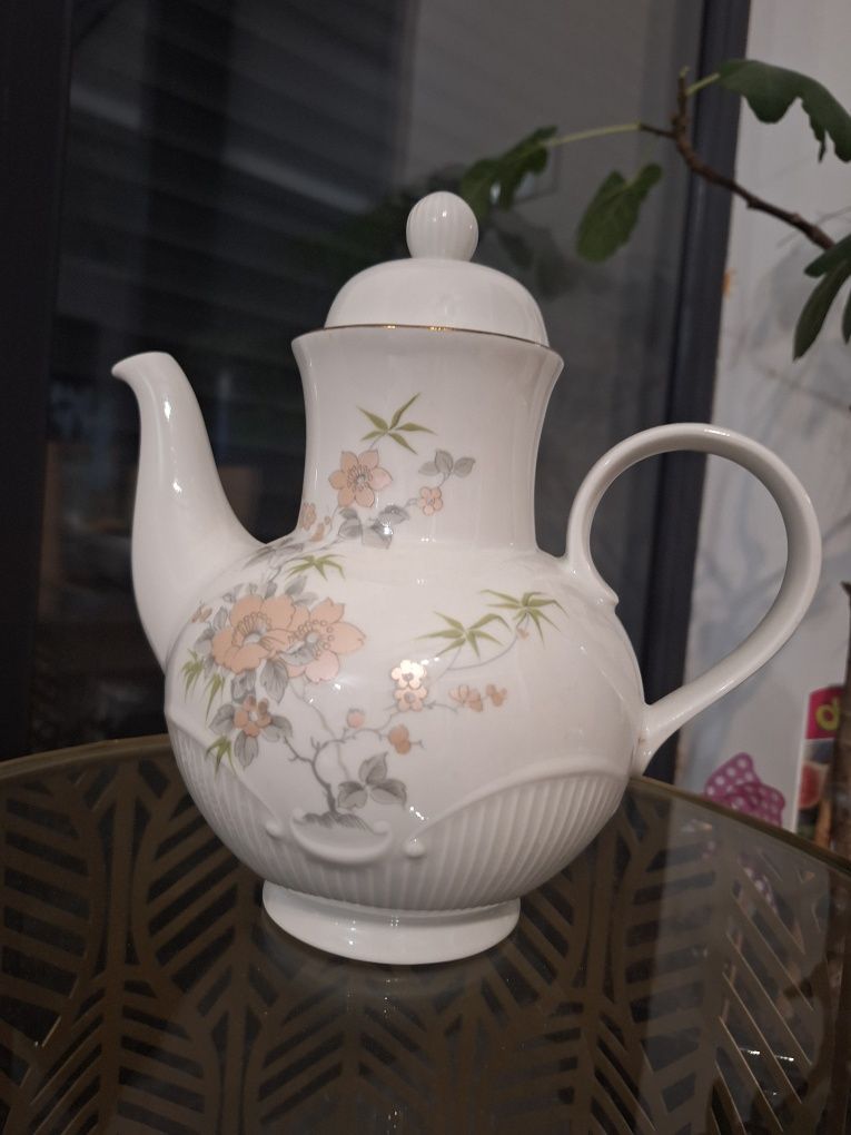 Piękny dzbanek porcelana lettin