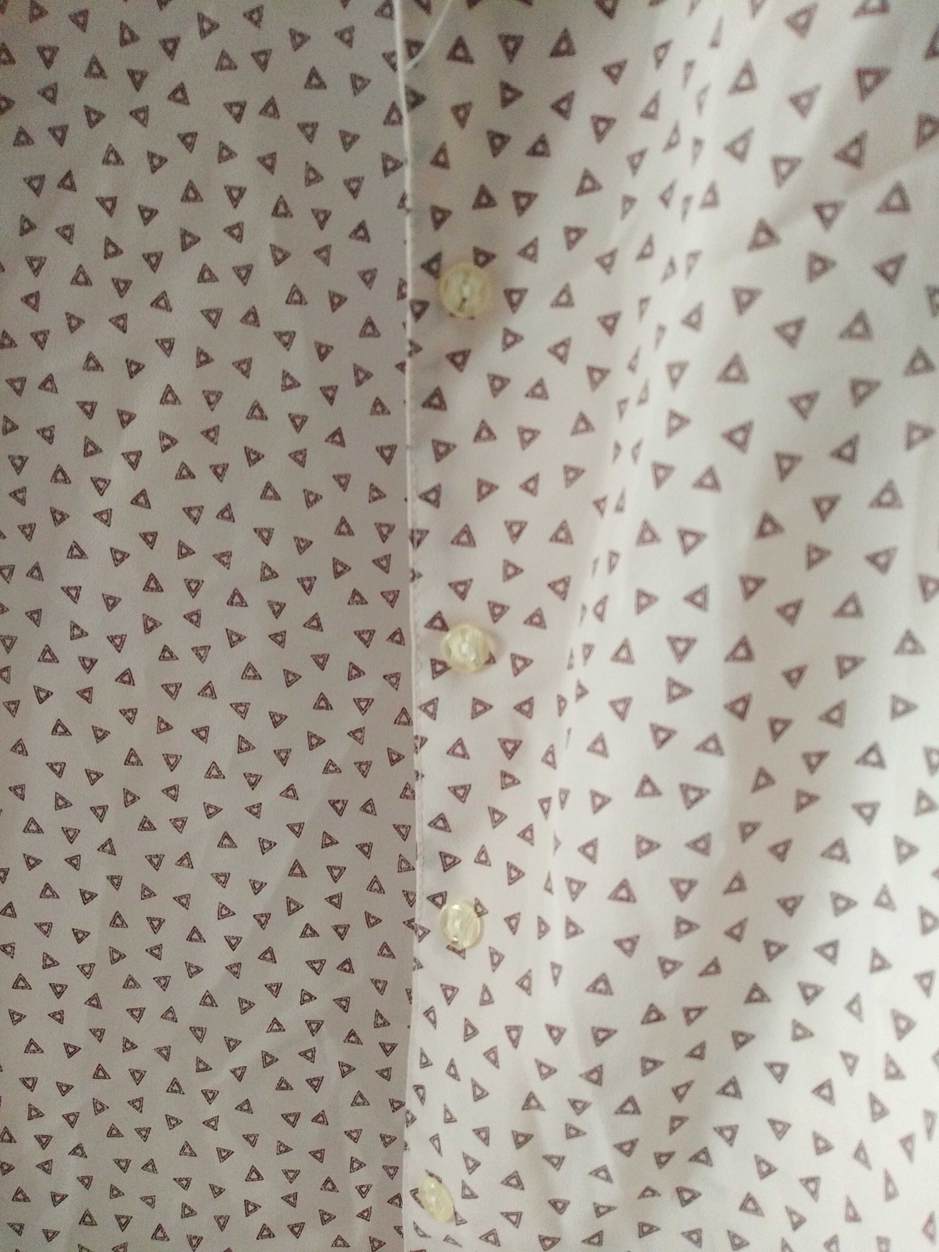 Camisa manga curta com chumaços