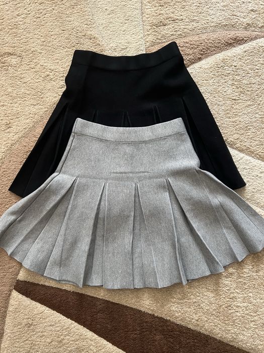 Стильні юбки чорного, сірого та бежевого кольору