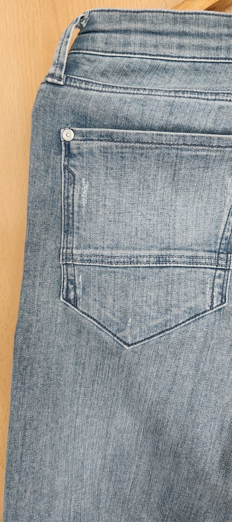 Używane spodnie jeansowe firmy Mavi
rozmiar 31/30