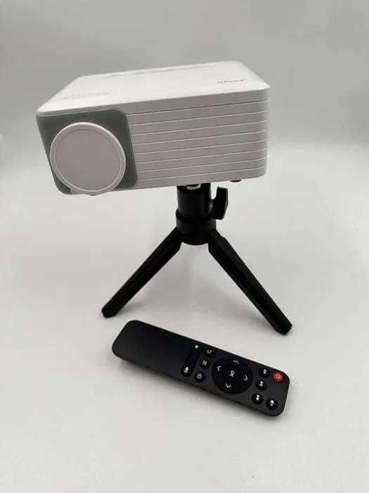 Projektor filmowy LCD MINI AKIYO 1280X720 BIAŁY ze statywem Nowy !