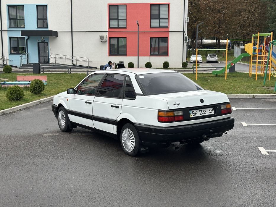 Volkswagen Passat B3 1990 року 1.6 бензин на впевненому ходу