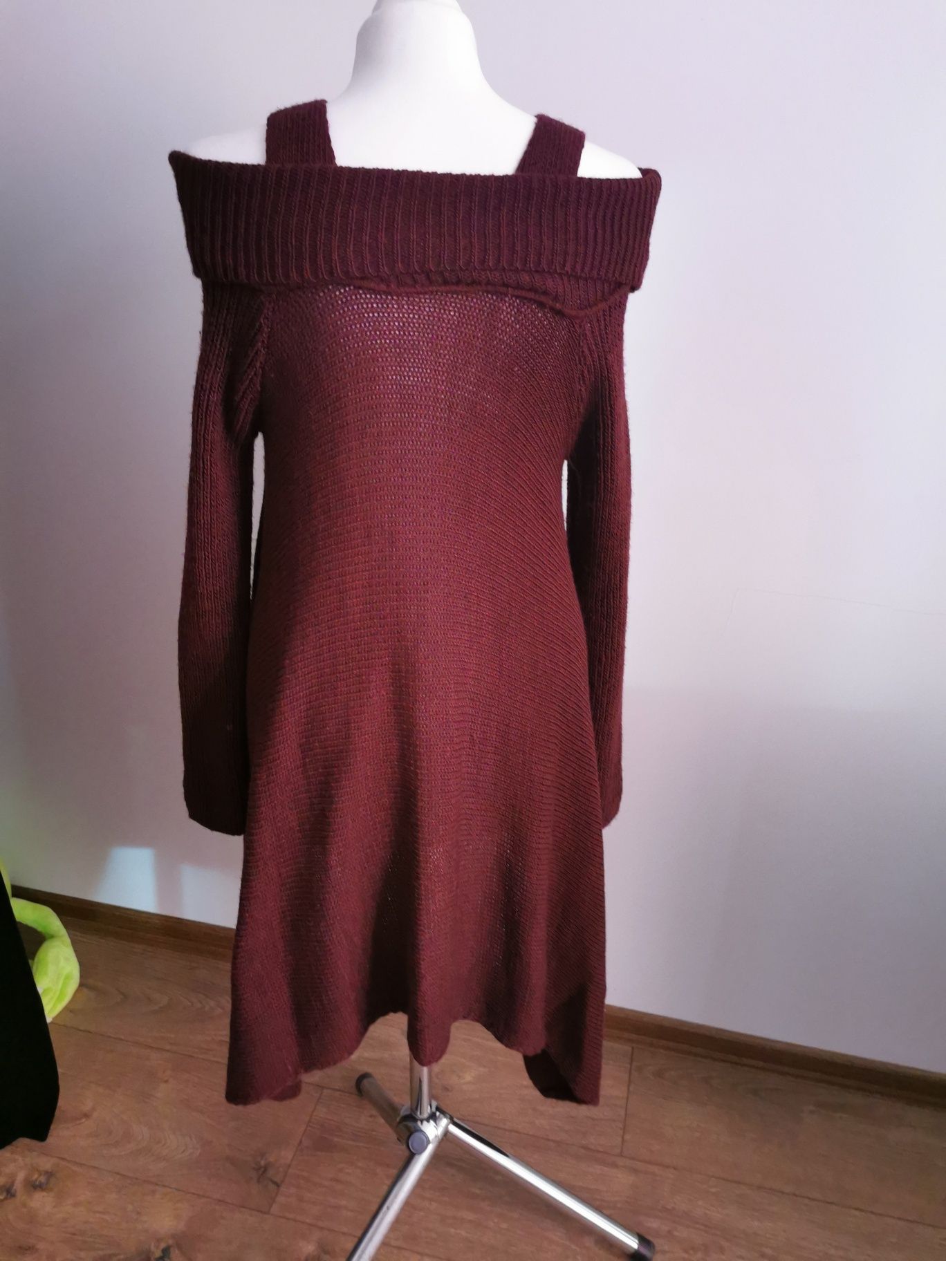 Asymetryczny sweter