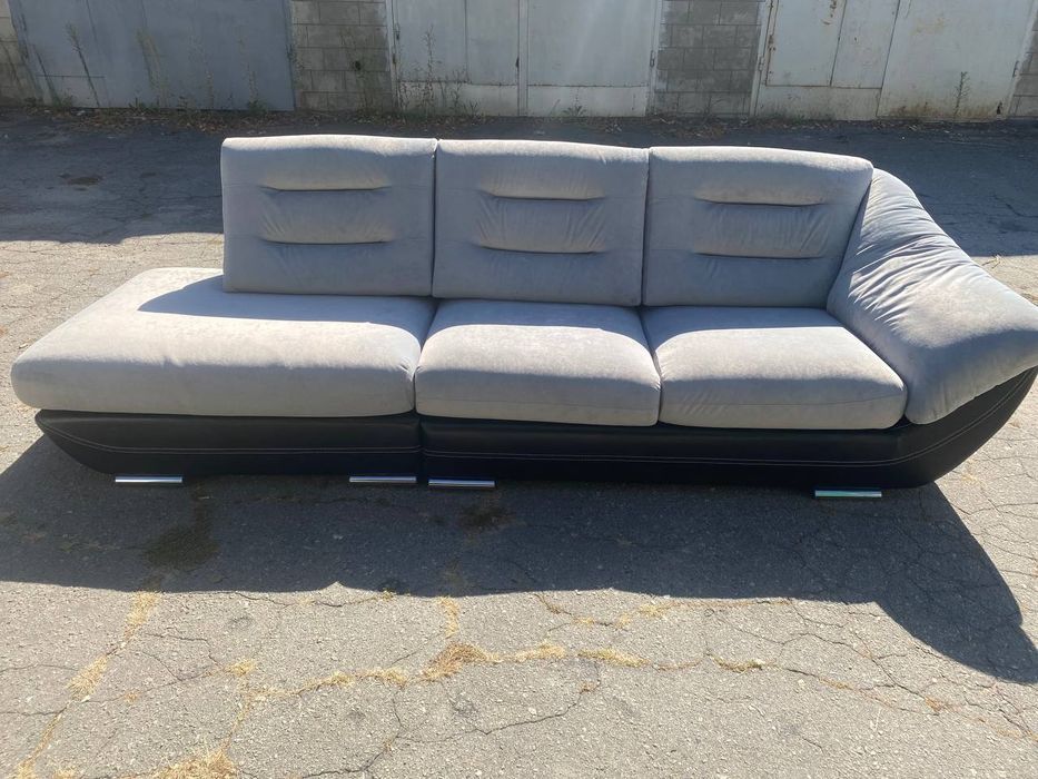 Прямий сучасний диван