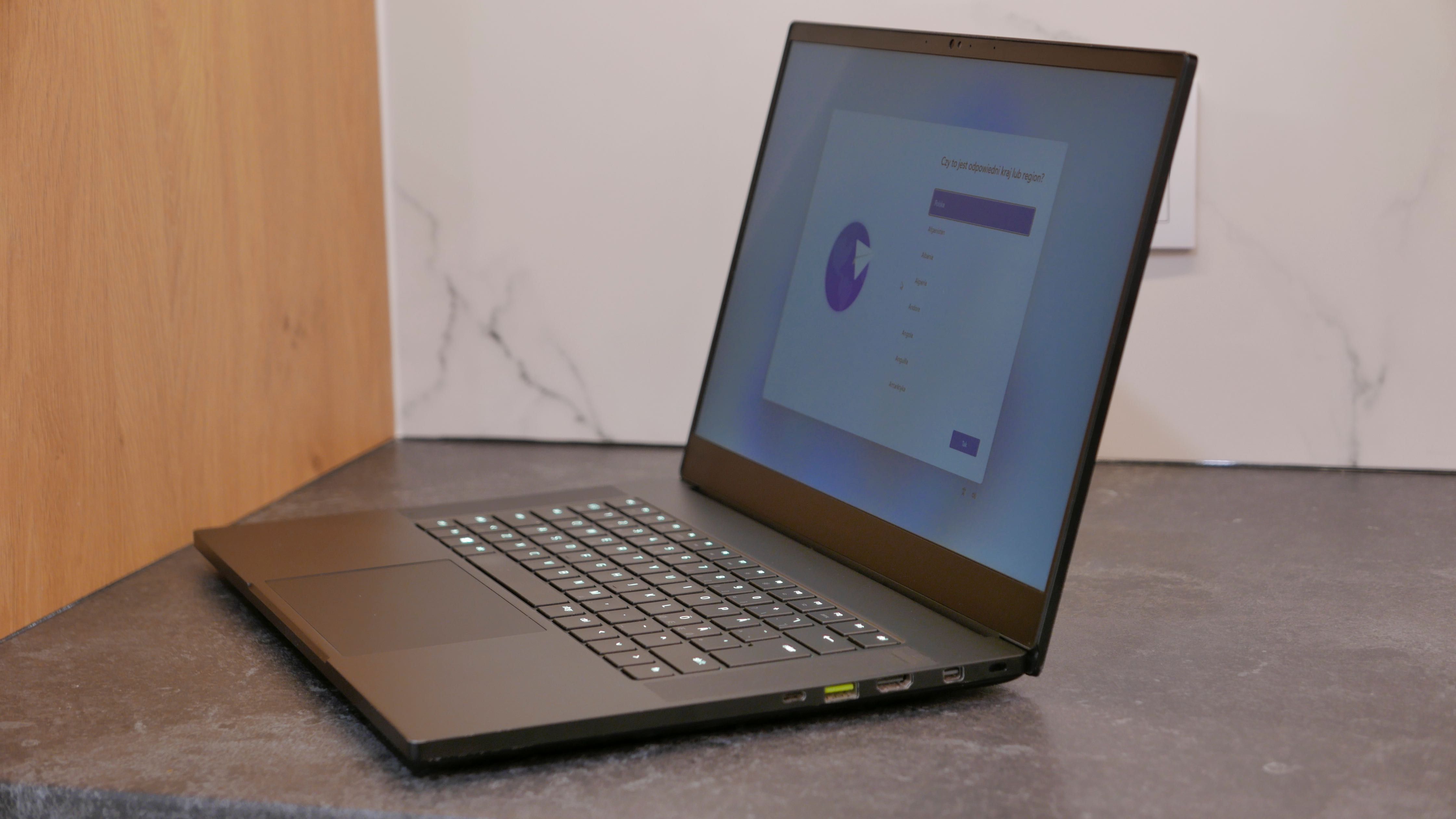 Laptop Razer Blade Advanced 15 i7 8750H 32GB DDR4 144Hz RTX 2080 MQ