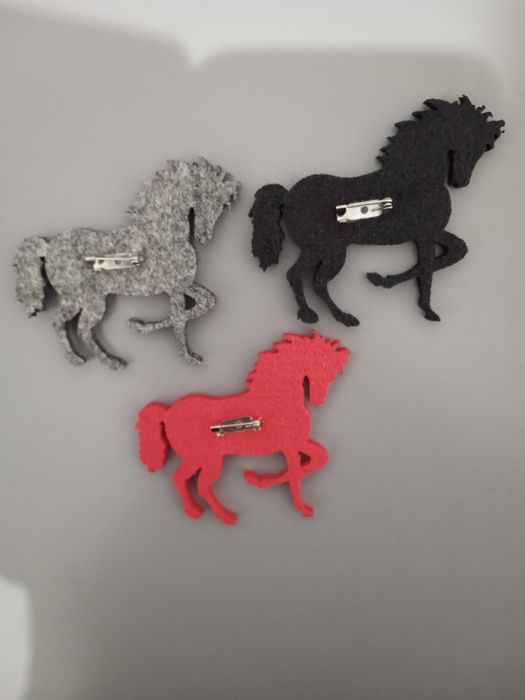 Broszka, przypinka filcowa